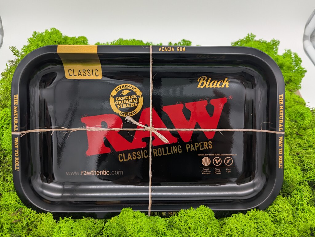 RAW Rolling Tray Drehunterlage Metall - "klassisch Schwarz - Rotes Logo"